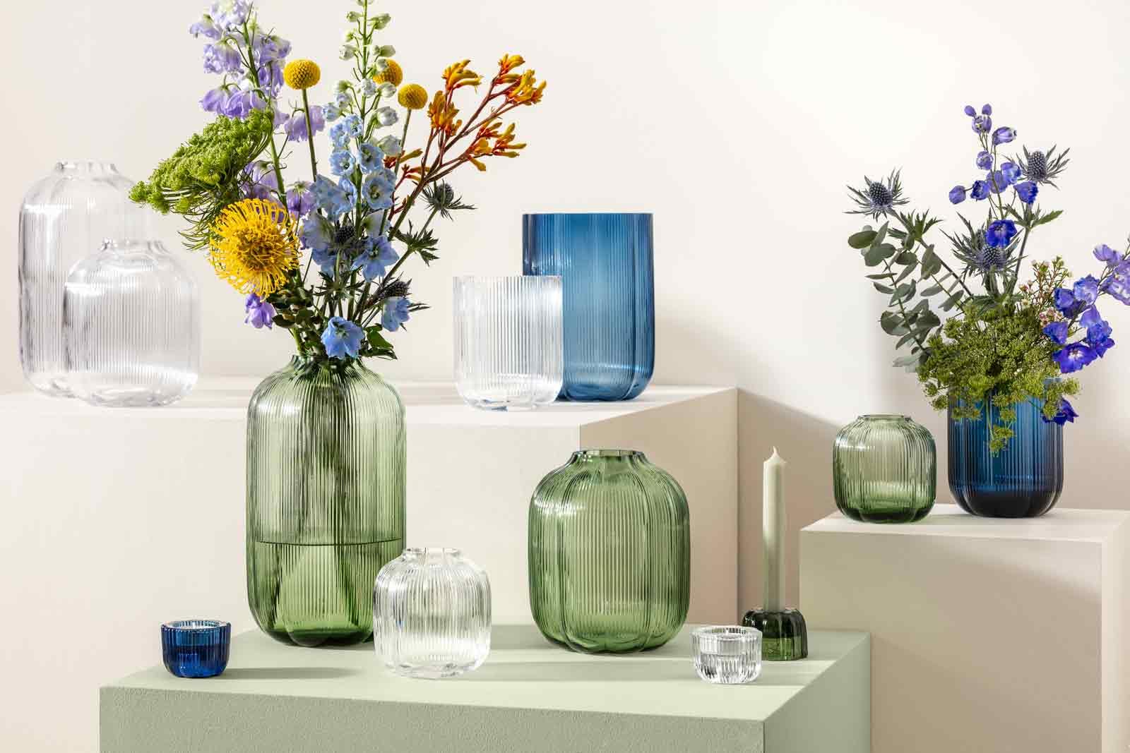 Villeroy & Boch – Fleur Bleu Vase 15 cm Blau, Spülmaschinenfest, Tischvase, Handgefertigte und Mundgeblasene Glasvase, Blumiges Design, Farbige Blumenvase, Deko Wohnung, Home Decor, Dekoraion, Glas