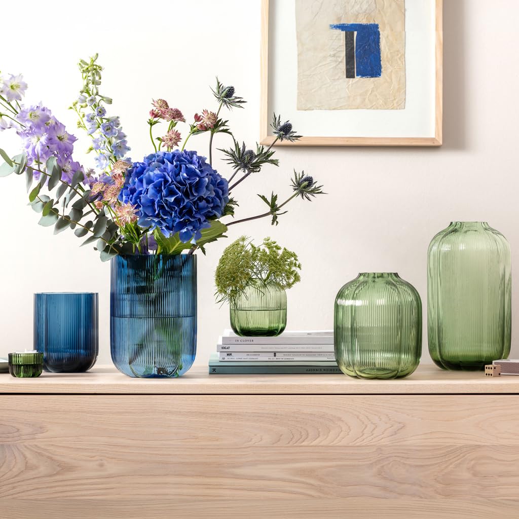 Villeroy & Boch – Fleur Bleu Vase 15 cm Blau, Spülmaschinenfest, Tischvase, Handgefertigte und Mundgeblasene Glasvase, Blumiges Design, Farbige Blumenvase, Deko Wohnung, Home Decor, Dekoraion, Glas