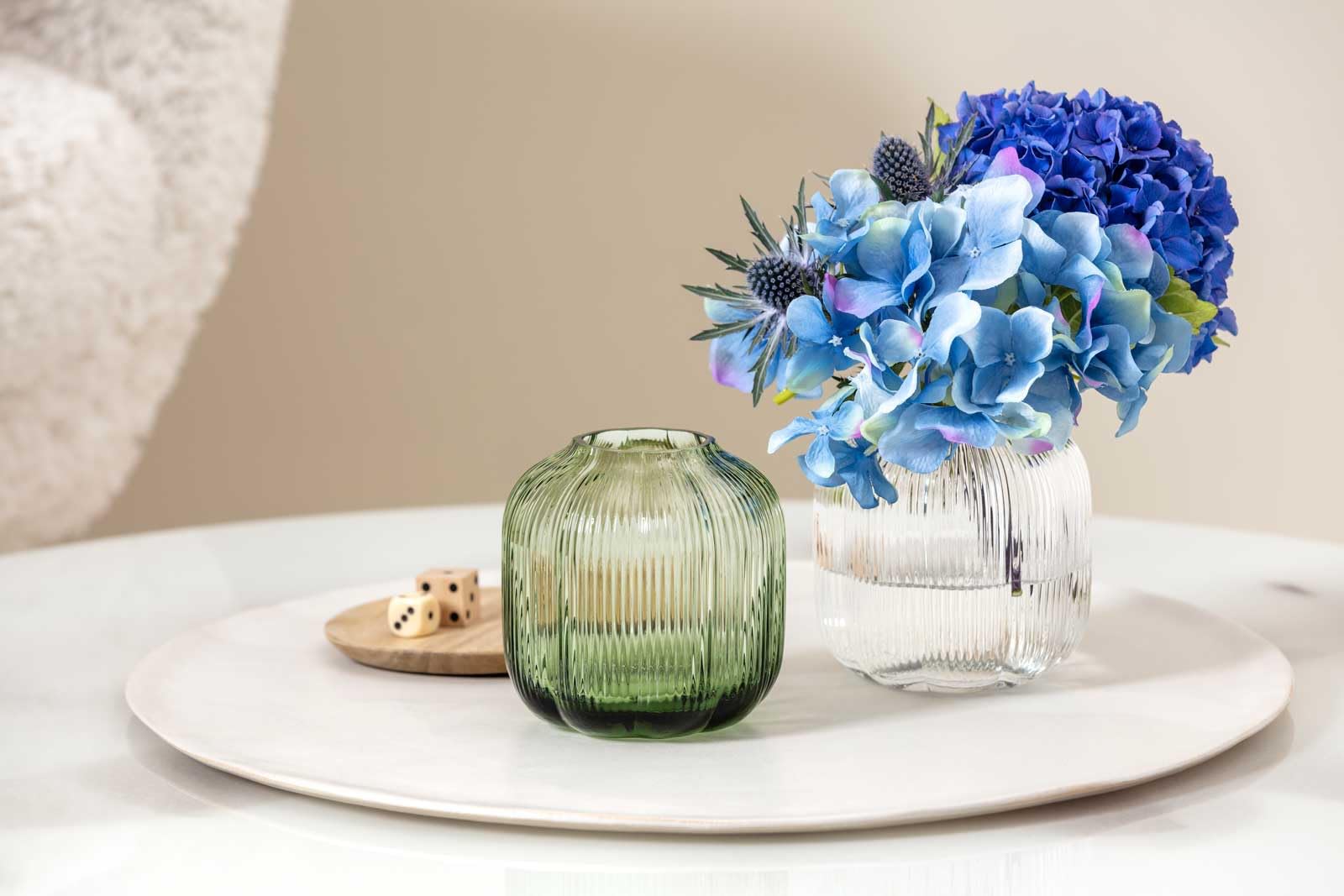 Villeroy & Boch – Fleur Bleu Vase 15 cm Blau, Spülmaschinenfest, Tischvase, Handgefertigte und Mundgeblasene Glasvase, Blumiges Design, Farbige Blumenvase, Deko Wohnung, Home Decor, Dekoraion, Glas