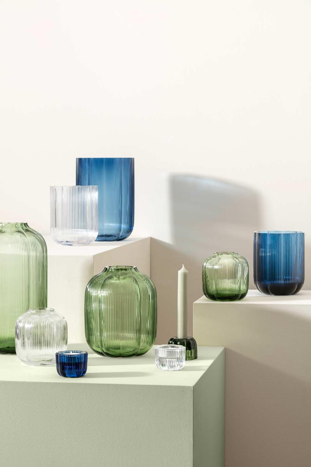 Villeroy & Boch – Fleur Bleu Vase 15 cm Blau, Spülmaschinenfest, Tischvase, Handgefertigte und Mundgeblasene Glasvase, Blumiges Design, Farbige Blumenvase, Deko Wohnung, Home Decor, Dekoraion, Glas